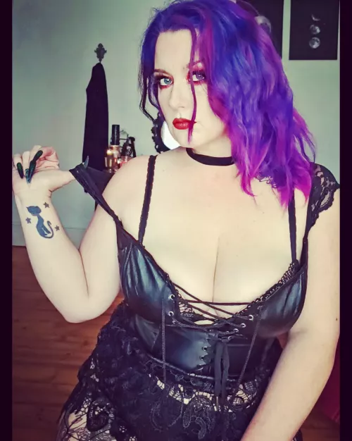 What colour are my eyes, eh?? 😏