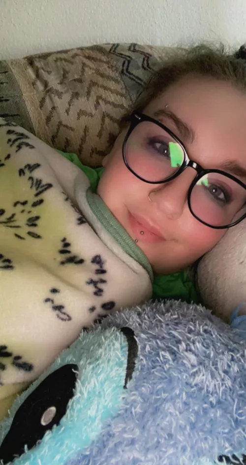 What music do you guys listen to? Send me some songs to listen to! ✨💕