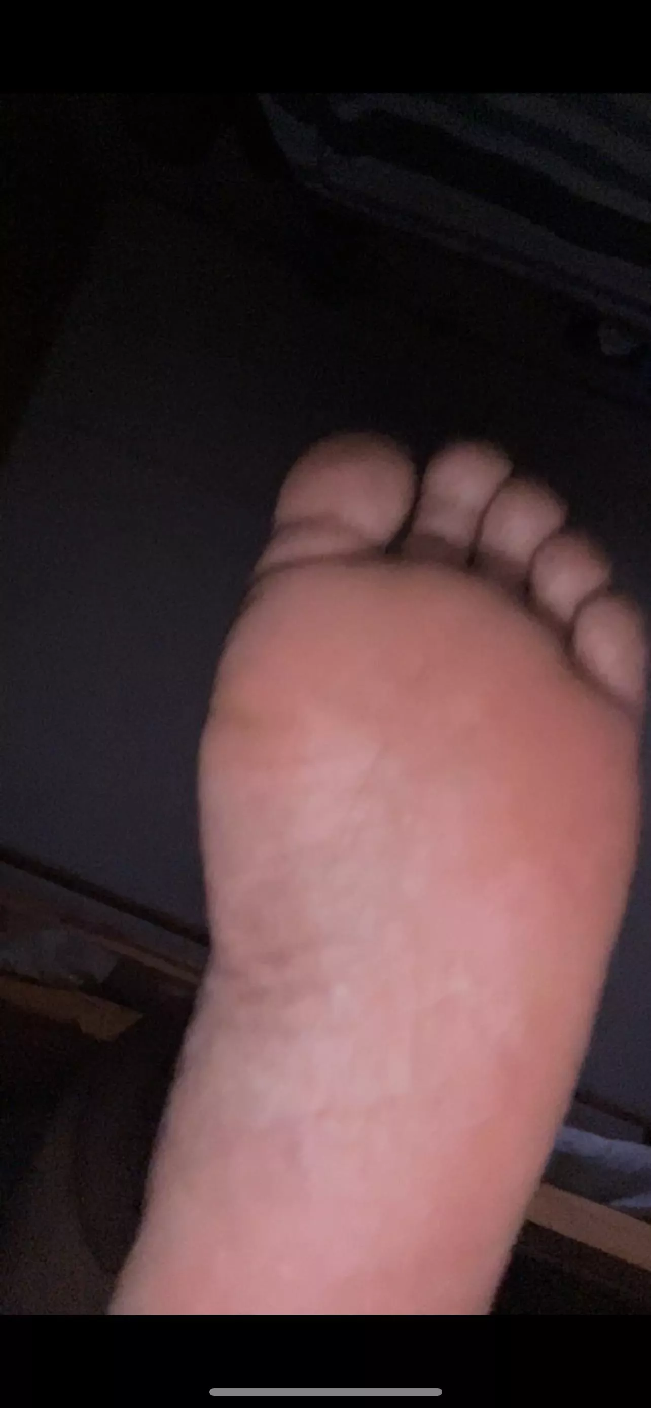 What would you do if you had these feet in front of you? Dms are open:)