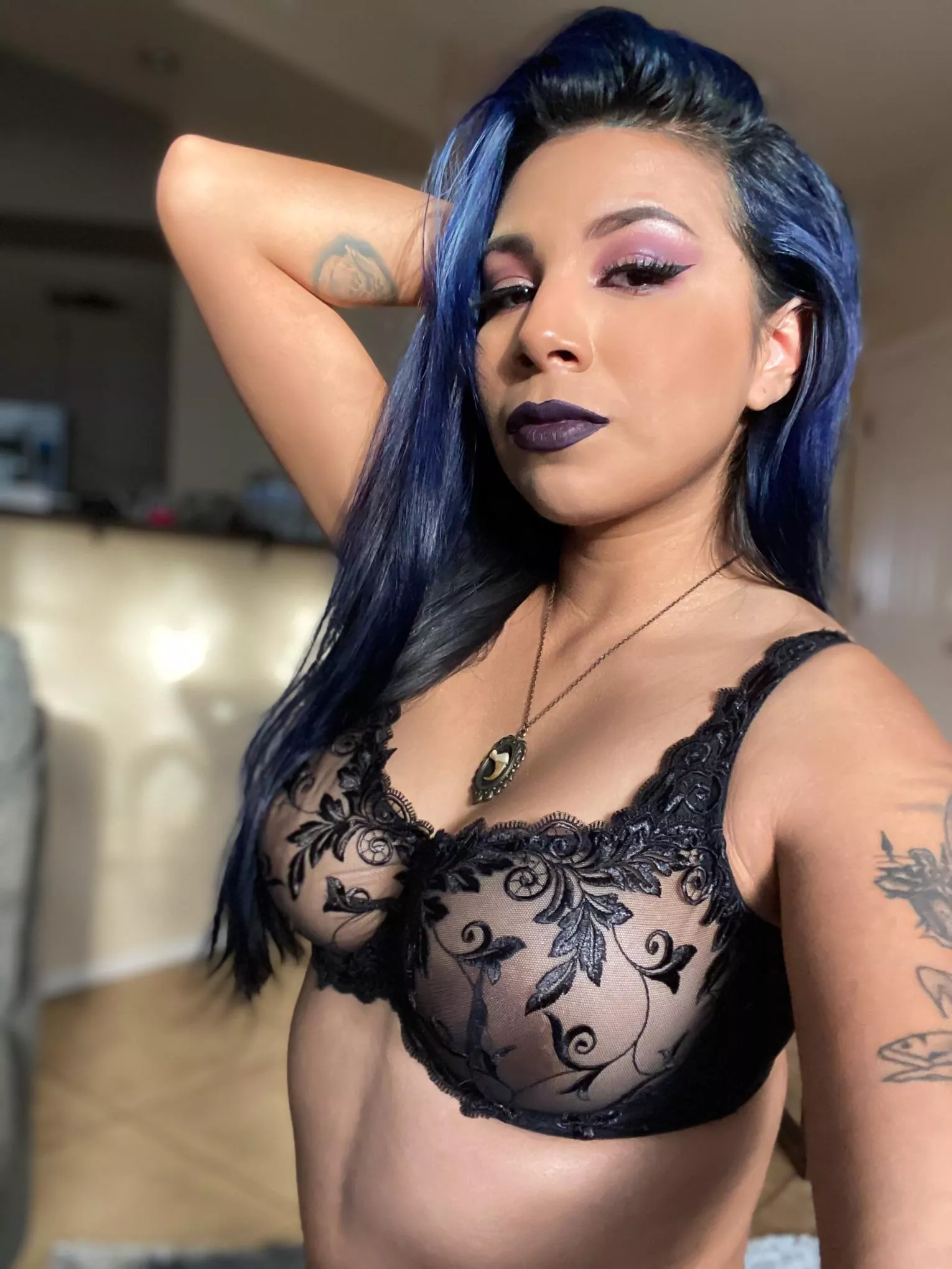 When that golden hour hits just right 🖤✨