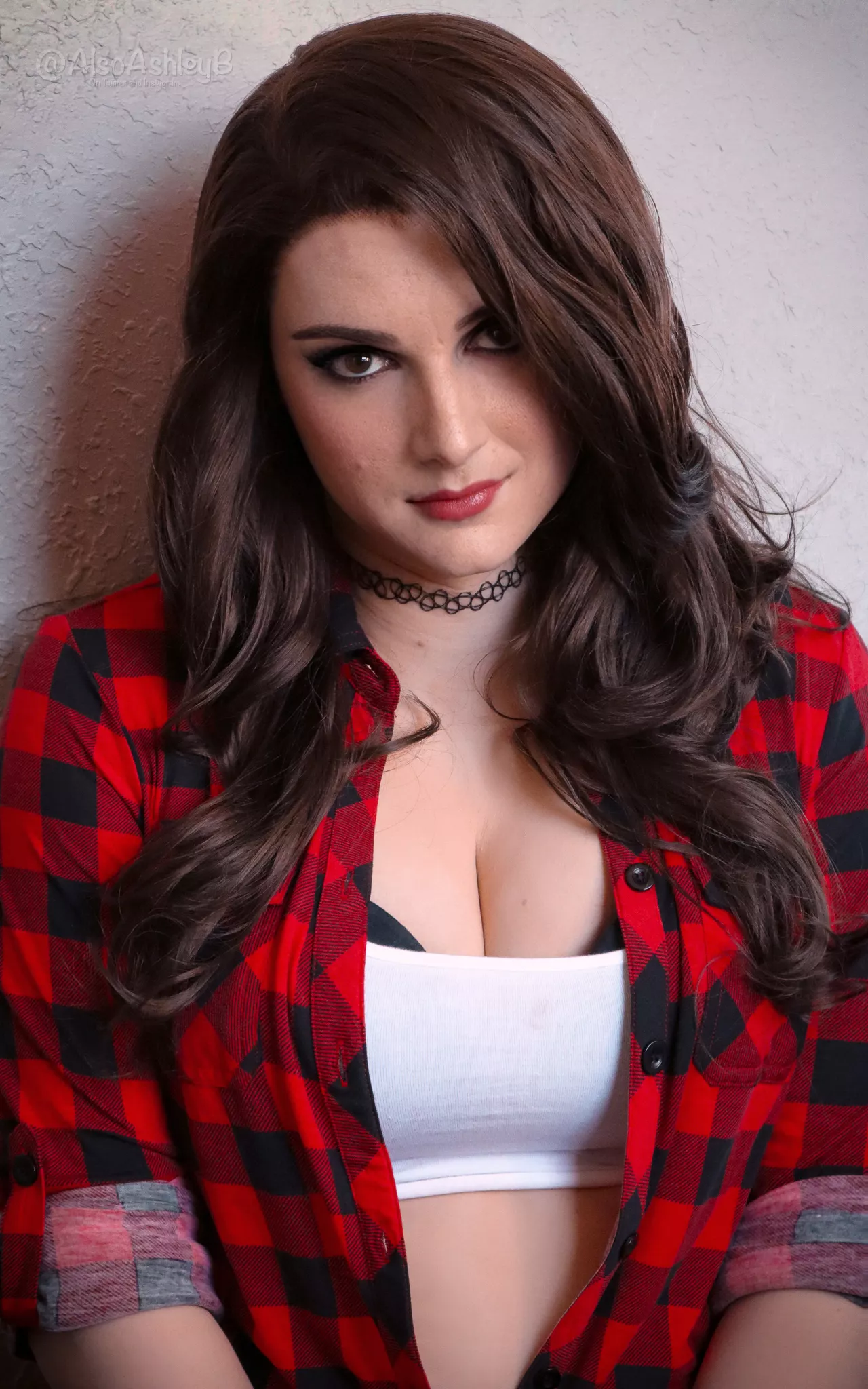 When The Girl Next Door gives you this look while you're doing yard work... what do you do? 😏