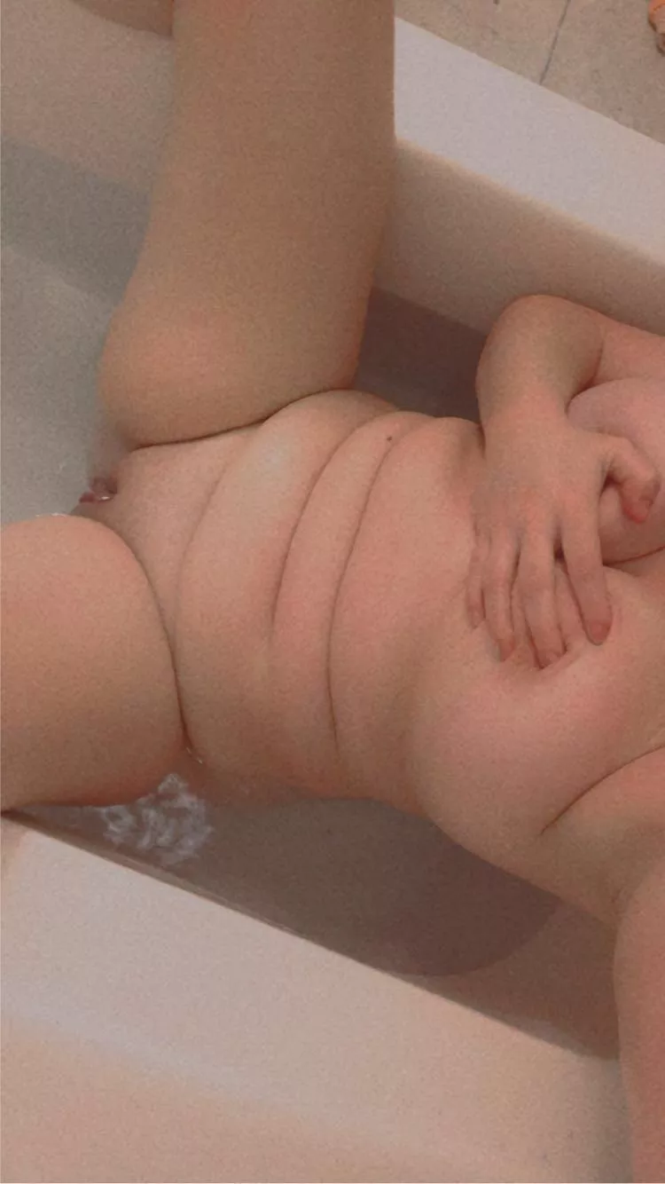 Where’s all the older unfaithful men that love chubby? 😏