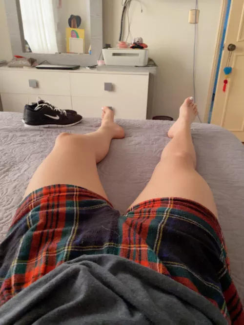 Who likes my feet? I want to see how hard I make you guys 🥰