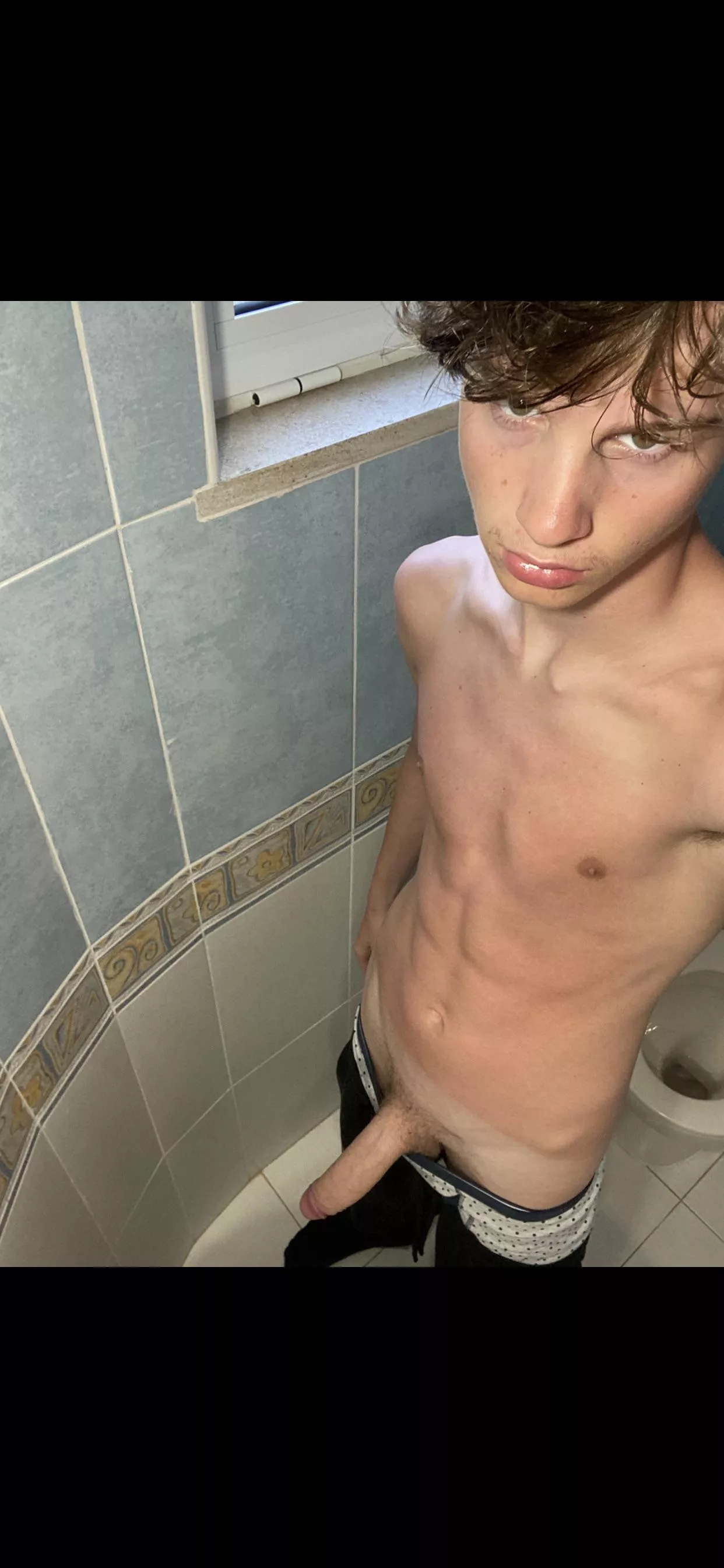 who likes this twink? who likes this twink?