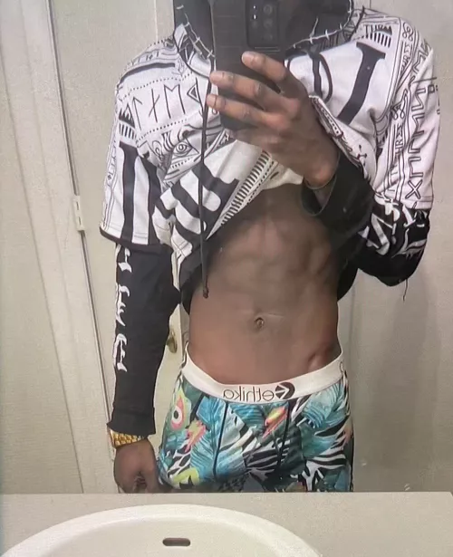 Who tryna play tonight🎮 I’m on destiny rn, and don’t trip on my phone lol I have my i thing too😂 just to lazy to distracted to get it