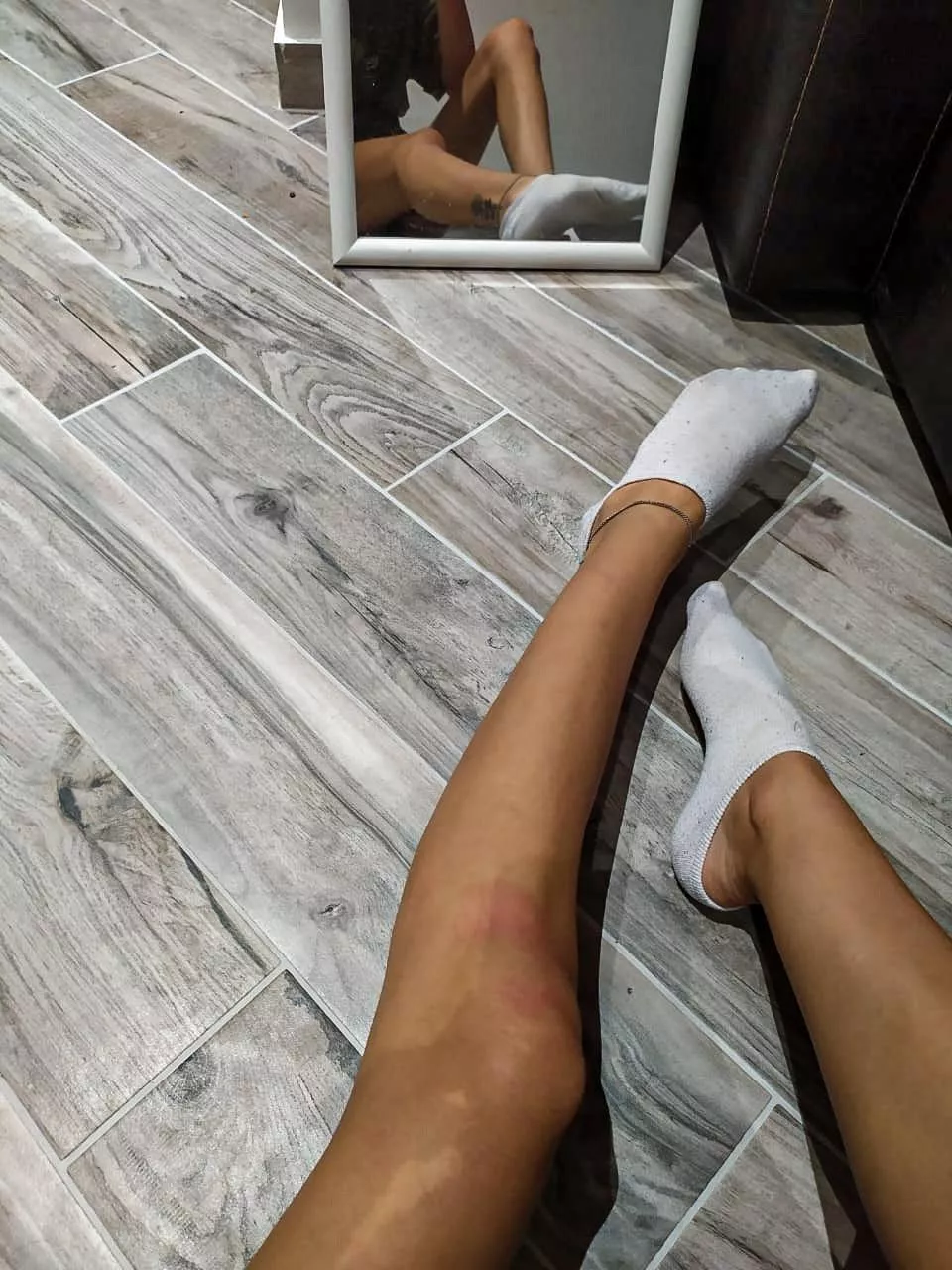 Who wants to come and lick my white socks?😏👣❤️