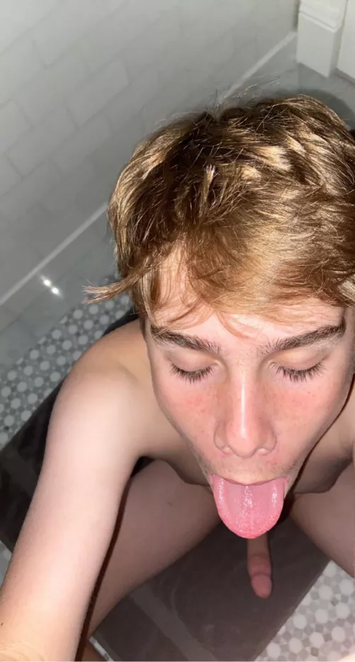 Who wants to drop their load here? Please daddy cover my face as a treat for me being a good little cumslut.