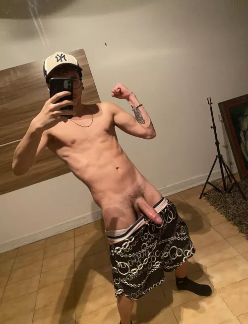 whos helping this good boy? 🤟🏻👅