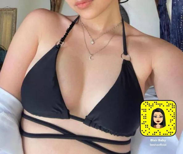 Who’s horny and wants to play? 🍑😉