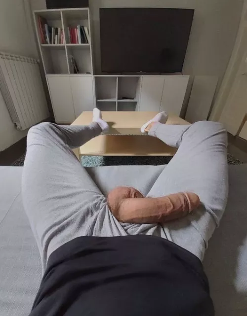 whose gonne kneel before me, dont be shy and dm me