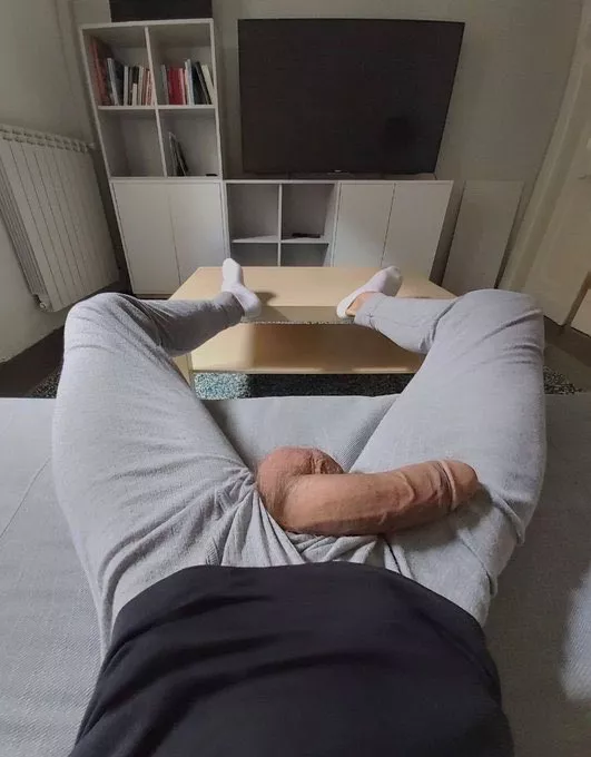 whose gonne kneel before me, dont be shy and dm me