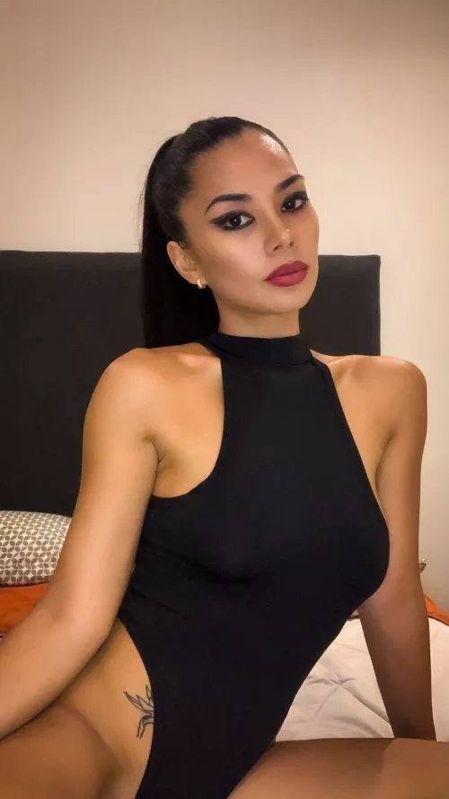 Wild asian girl wants ride you tonight 💦