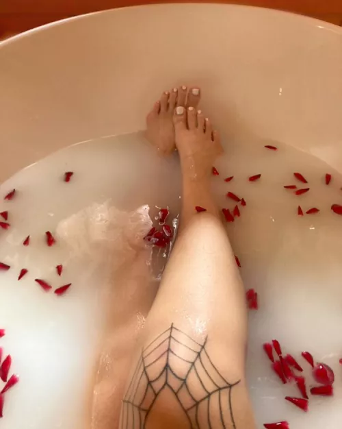 Will you join me in the bathtub?🥵