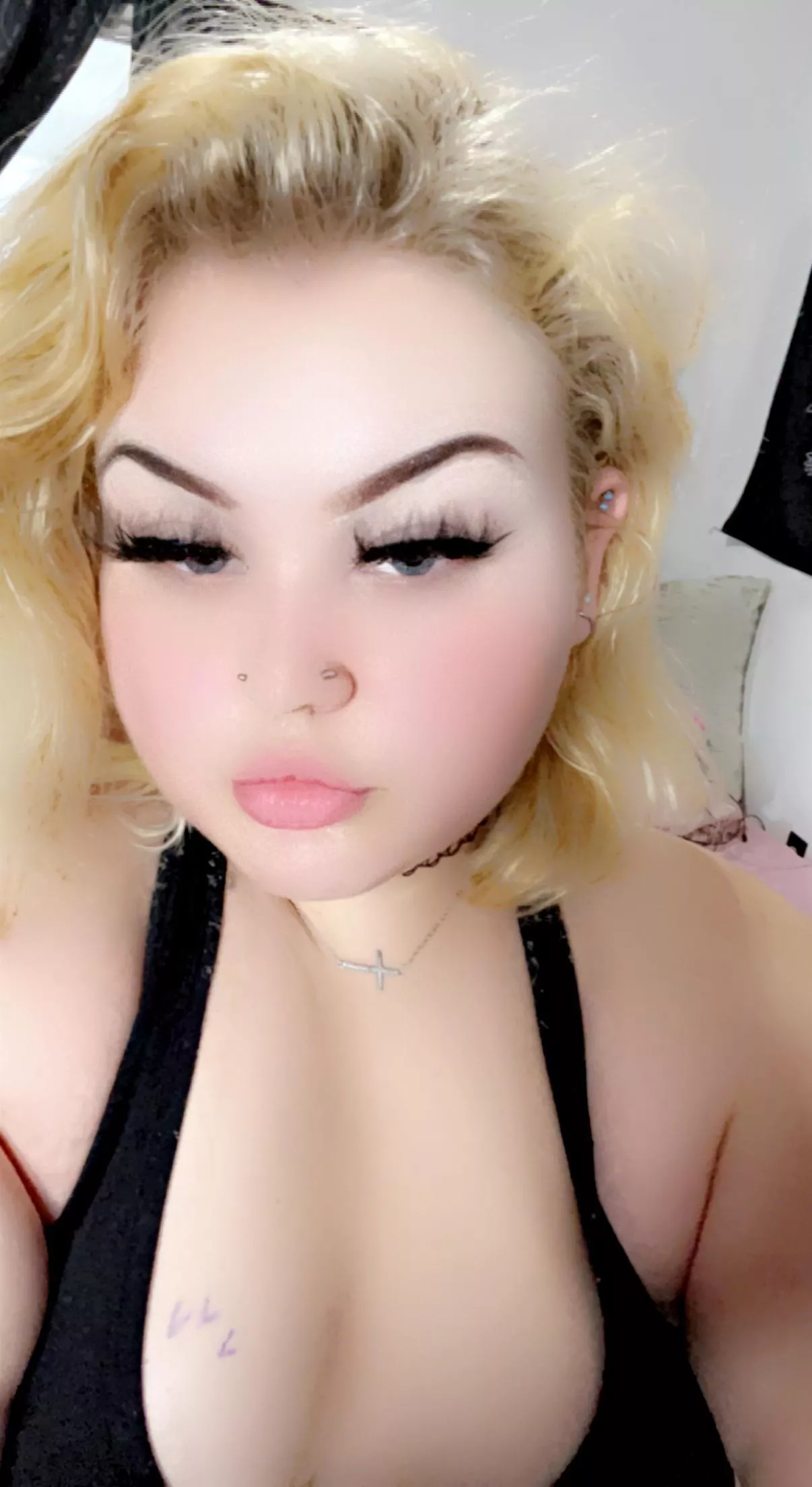 Wishing I had cuddles rn 😣