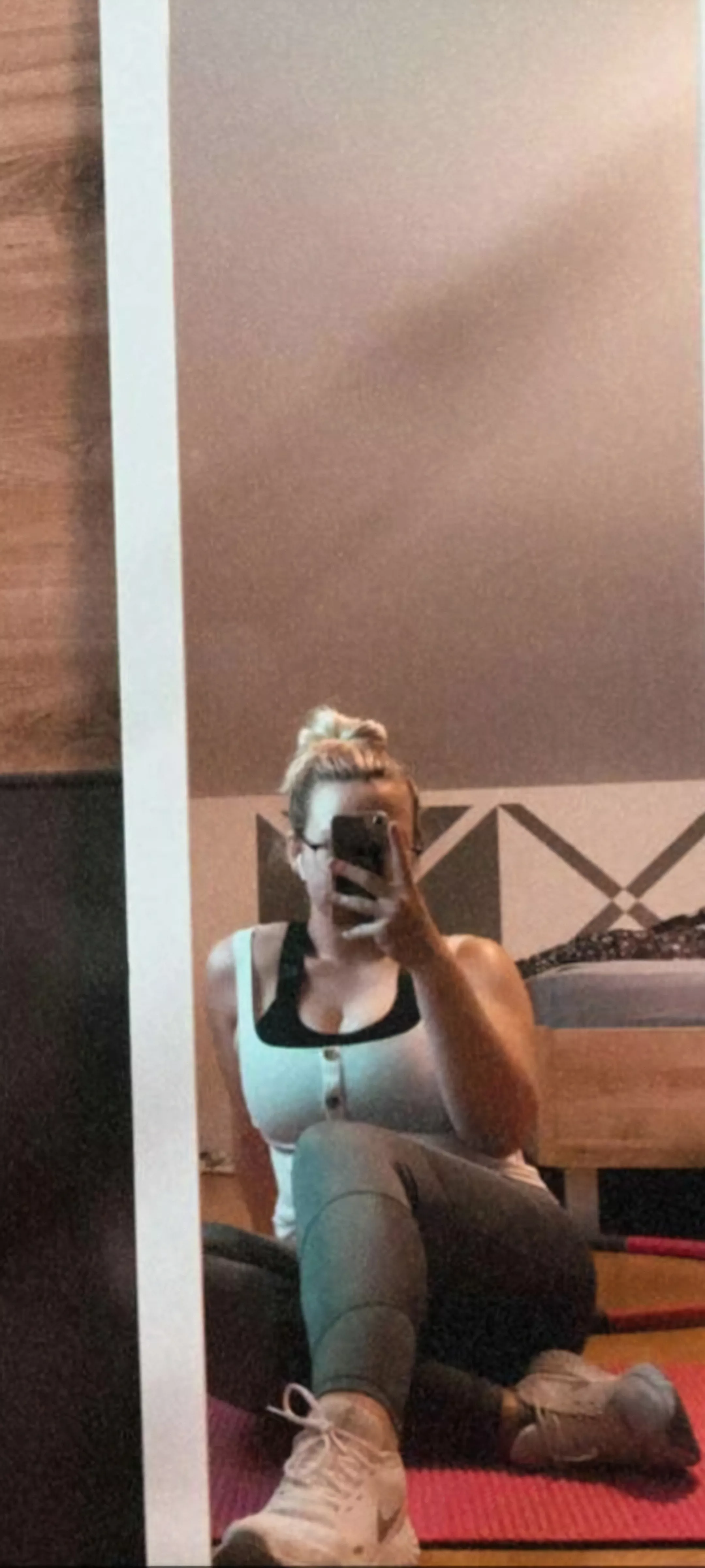 Workout at home. What would you do to me?🤤