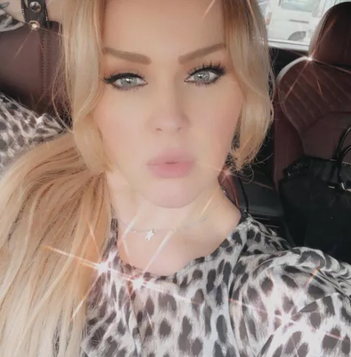 Would you face fuck my mom ?