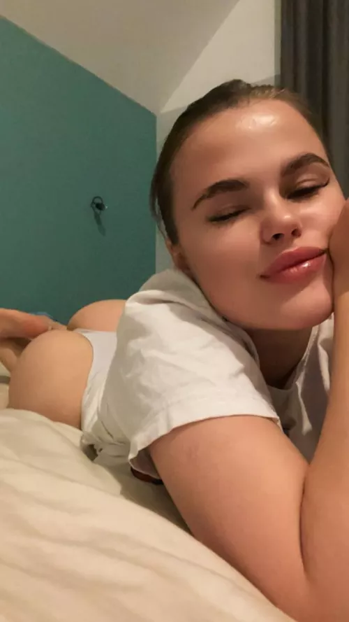 Would you fill my other hole?😜👇🏽