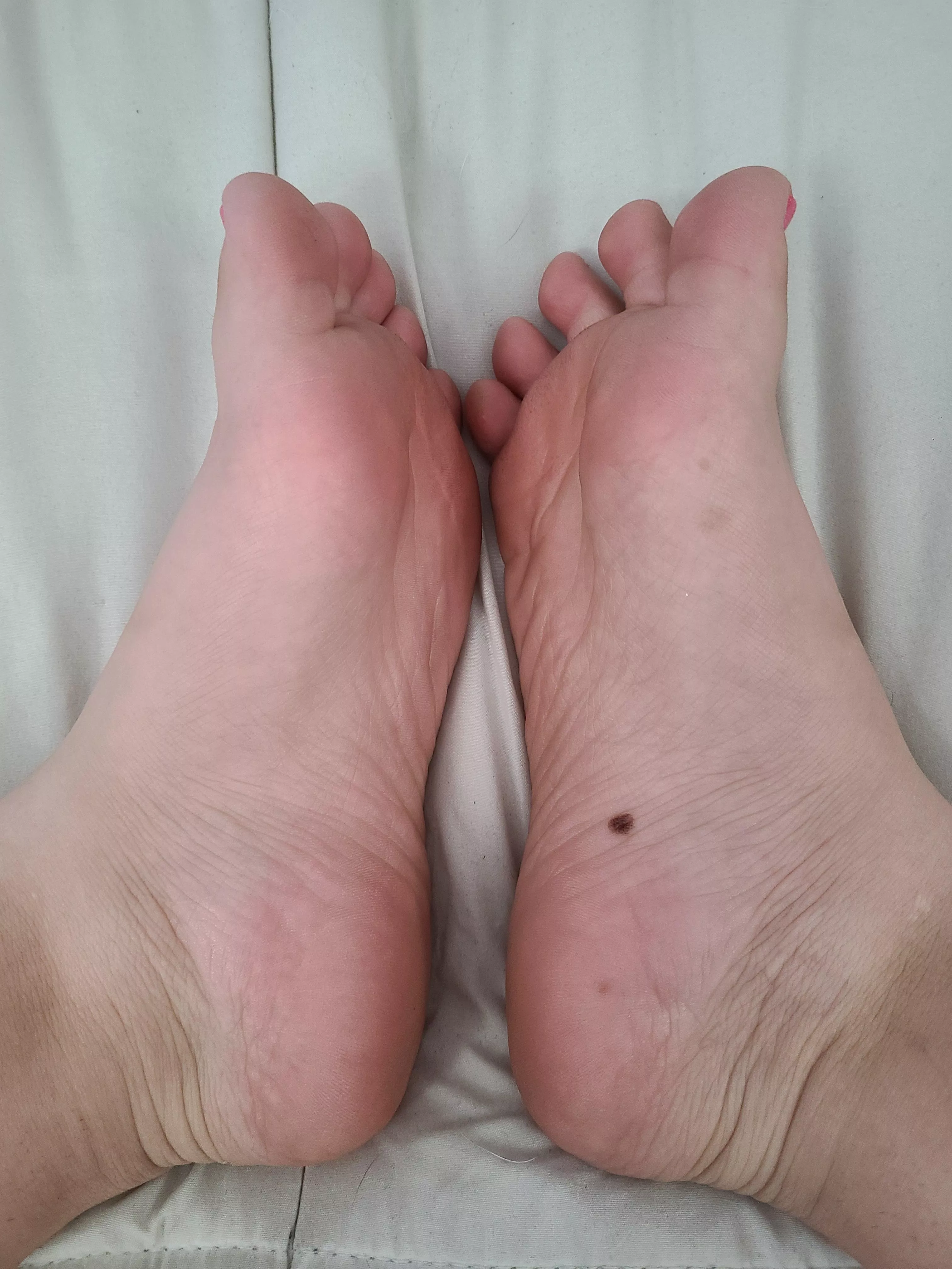 would you kiss my soles? 👣😘