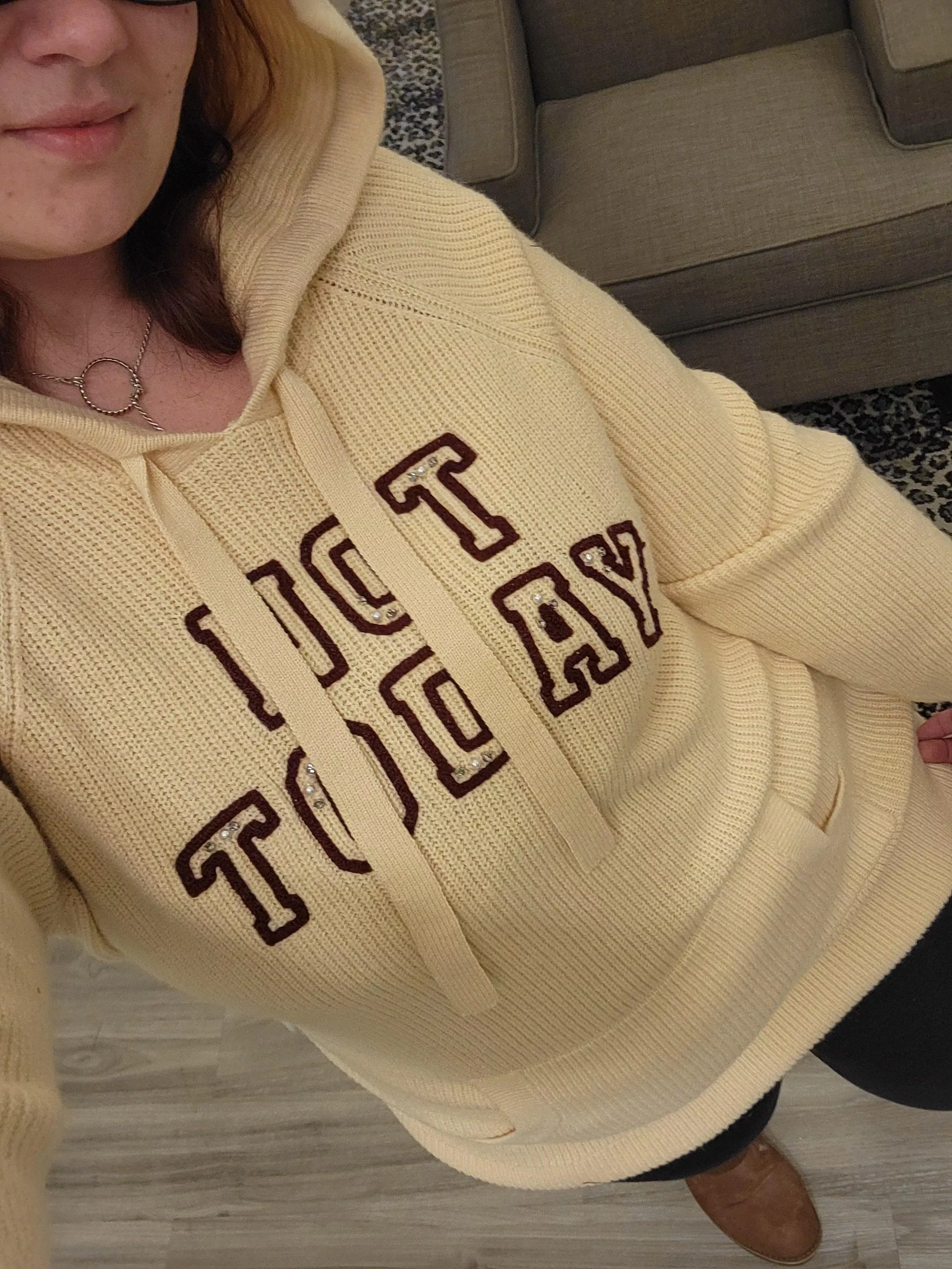 Would you like to see what's underneath~?