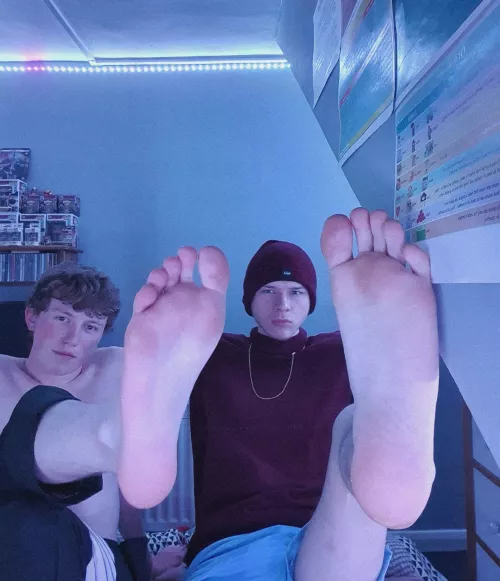 would yuo ksis our feet?