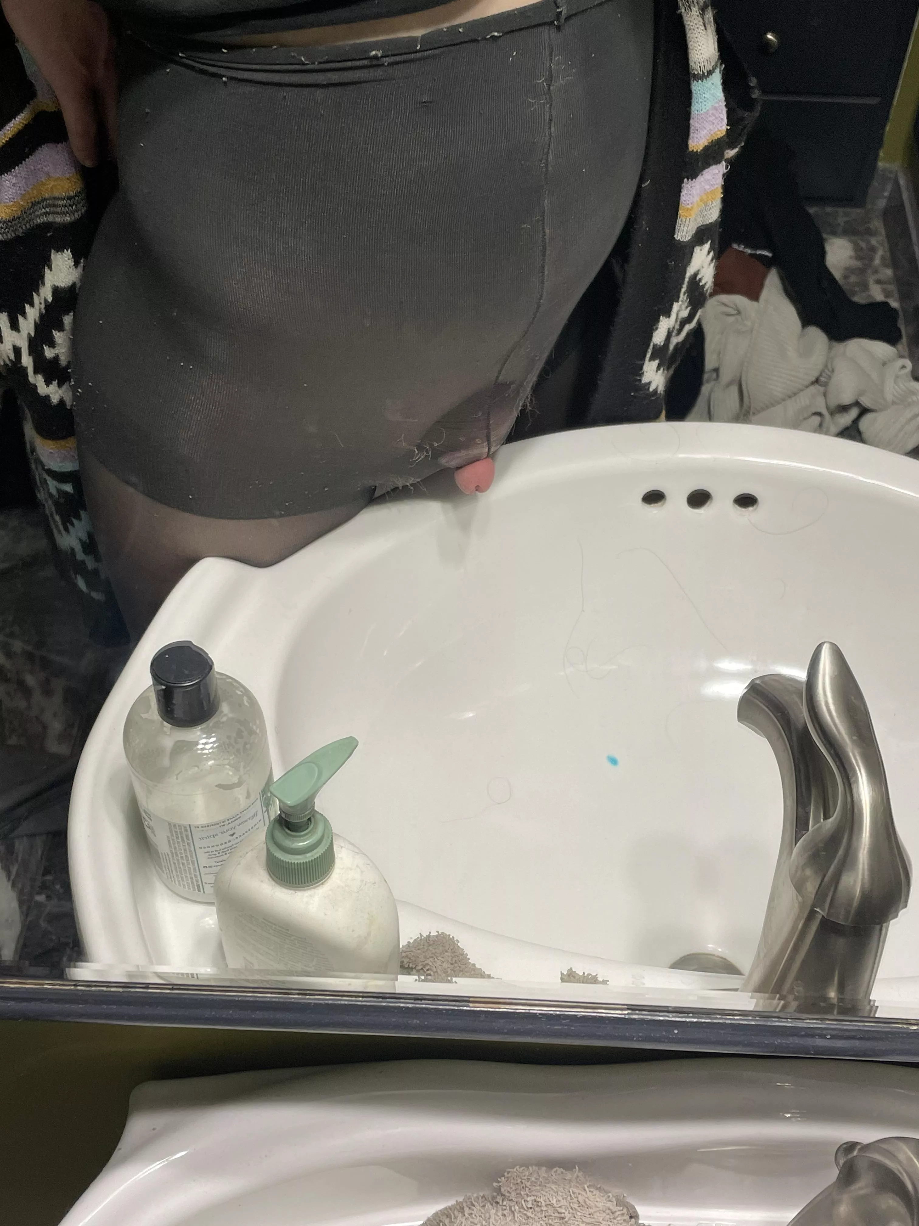 Ya’ll, I was able to make my pantyhose crest a clit for me…