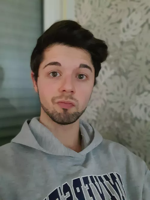 Y'all posting gorgeous selfies and here I am just enjoying my holidays doing absolutely nothing productive 😂