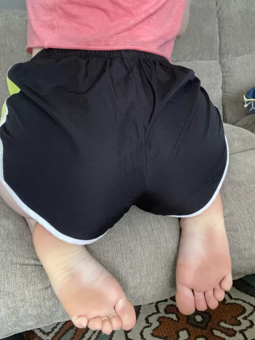 You can taste my toes when you let me sit on your face