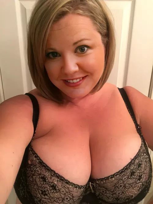 You caught me dressing! Naughty naughty.....😯😘