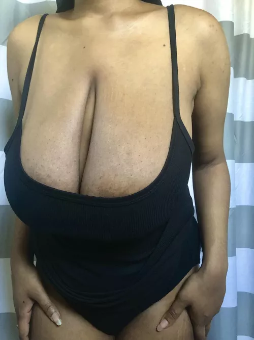 You love my long hanging natural breasts 🖤