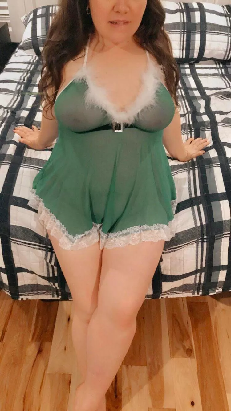 Young sexy MILF shared hotwife loves to be pounded by multiple men and left dripping with cum from her used pussy