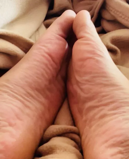 Your 🍆 belongs in between