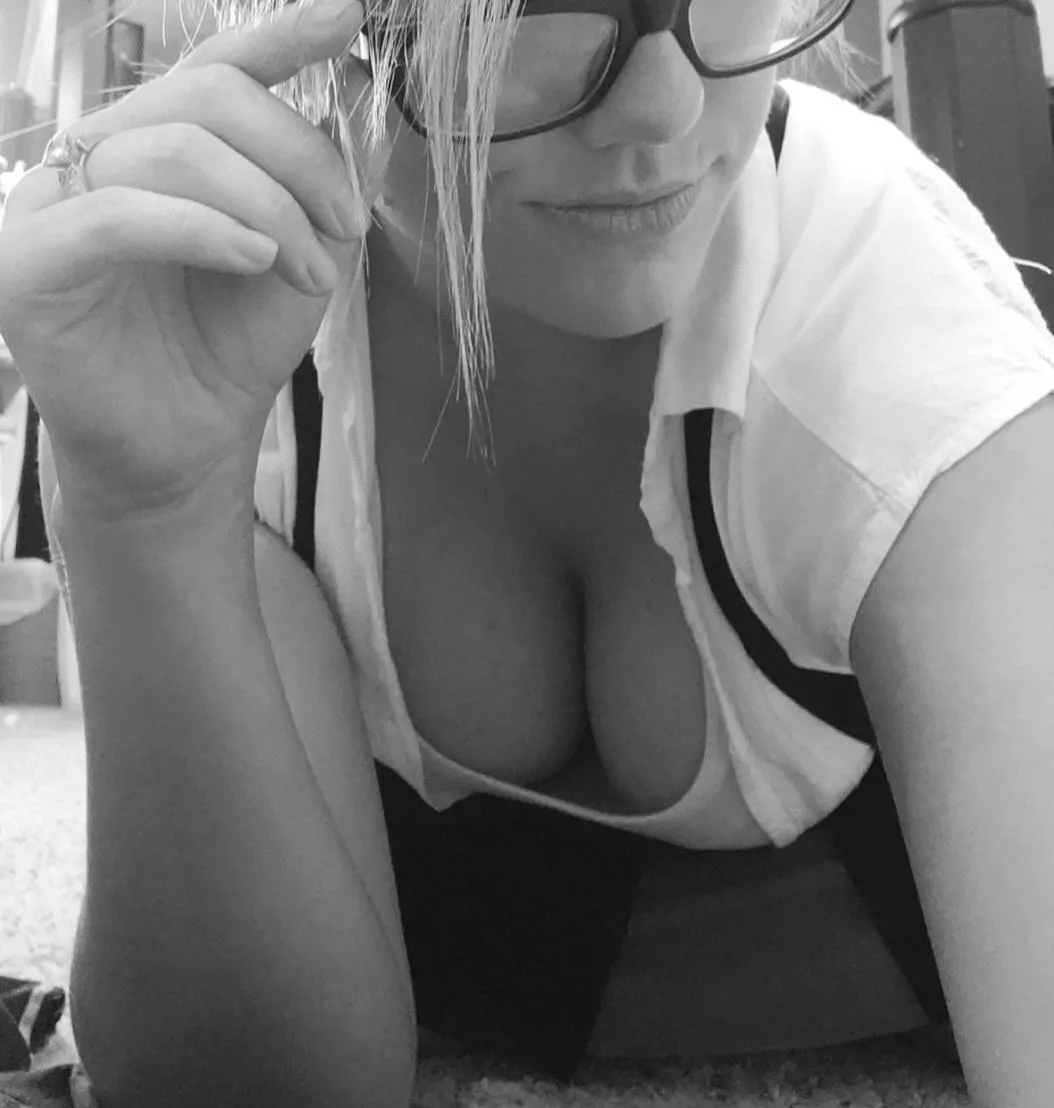 Your cock should fit here nicely 🍆😘