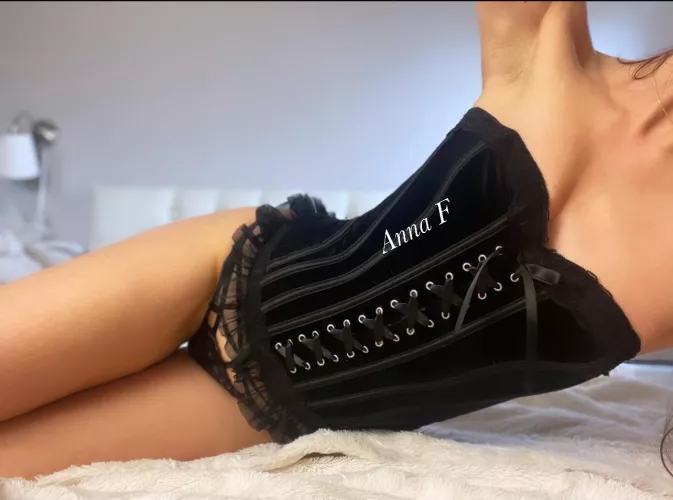 Your favorite girl Anna 🖤