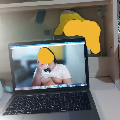 zoom meeting about to start but i'm too horny to focus😫