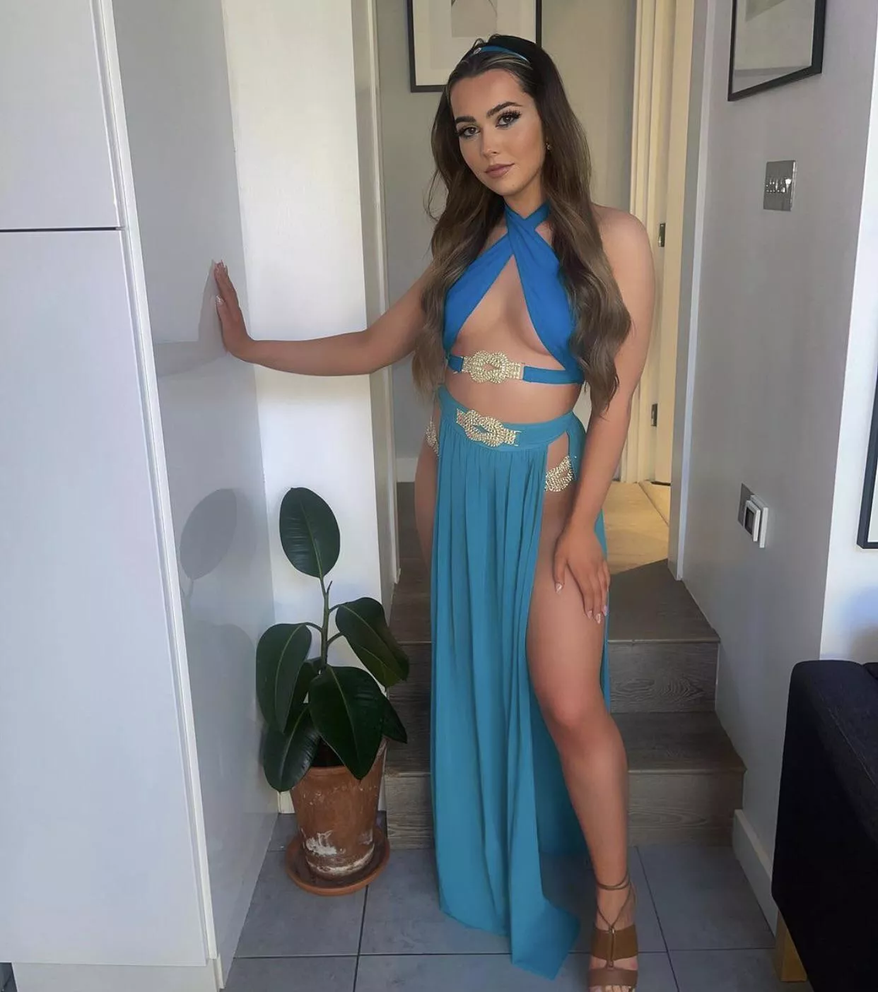 👑