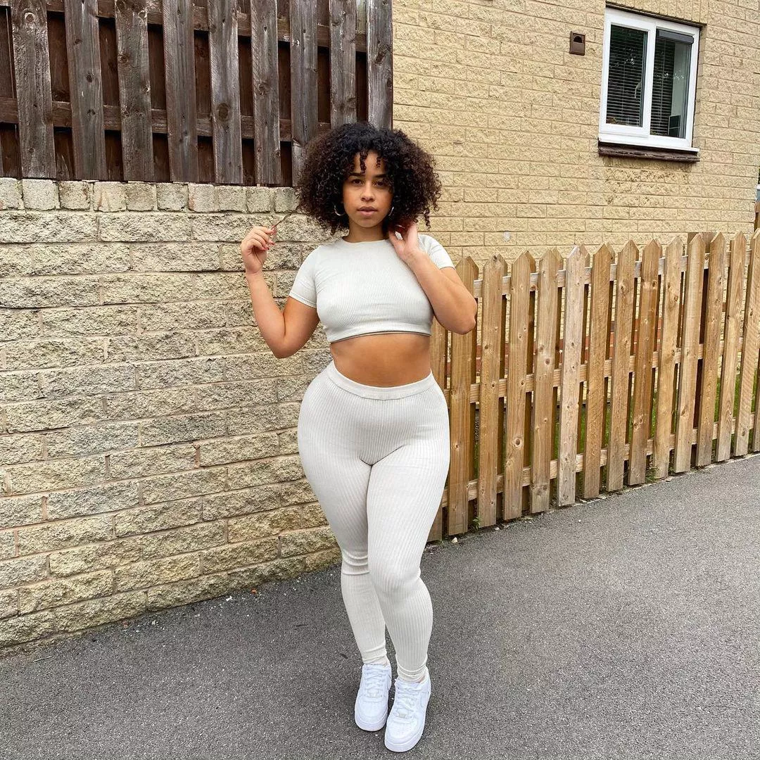 👑
