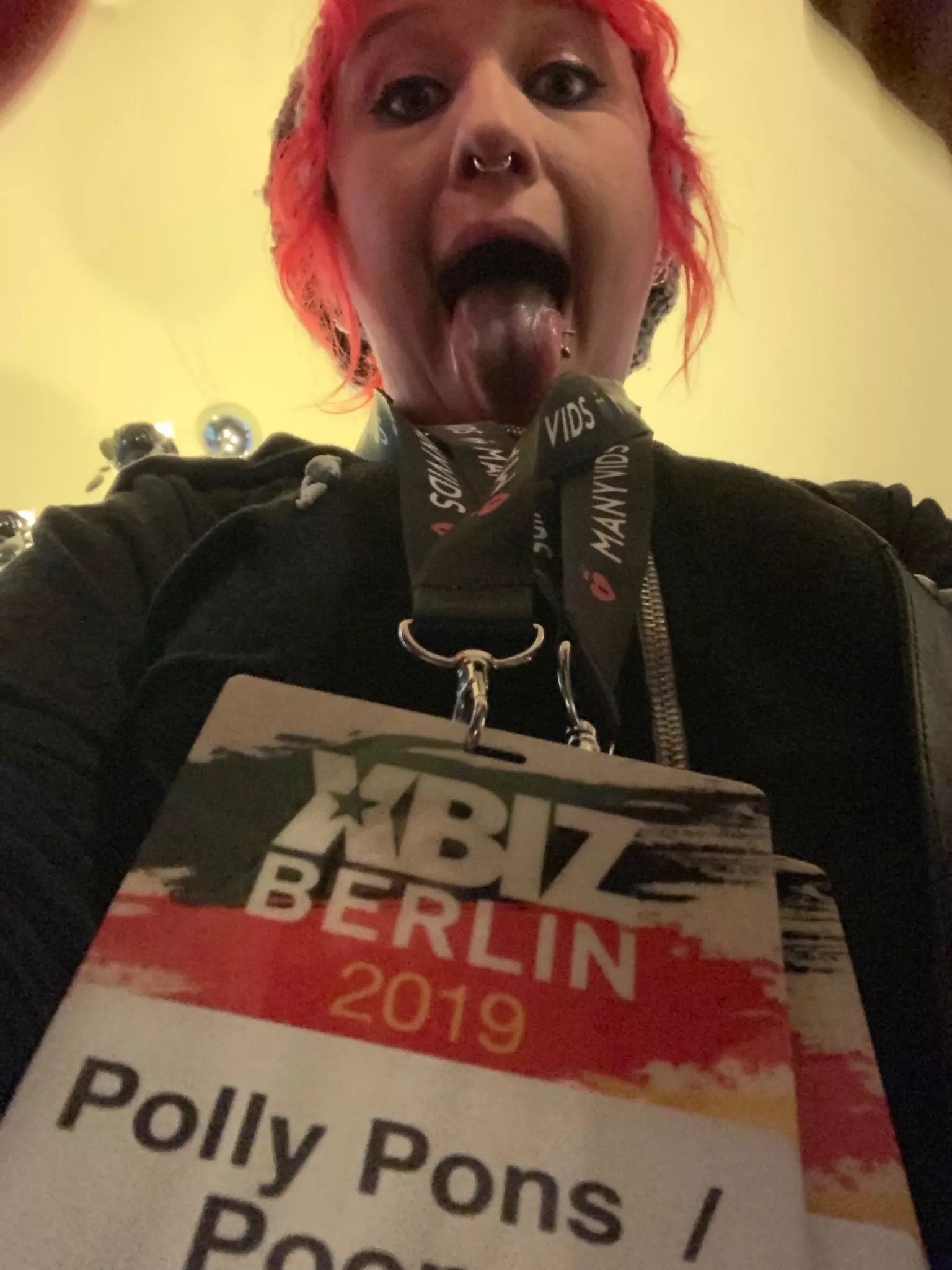 😜
