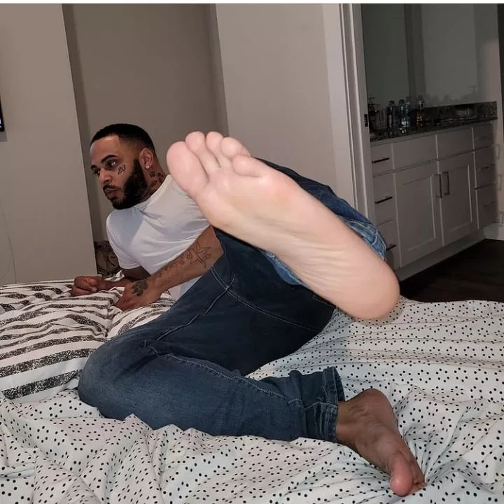 👣