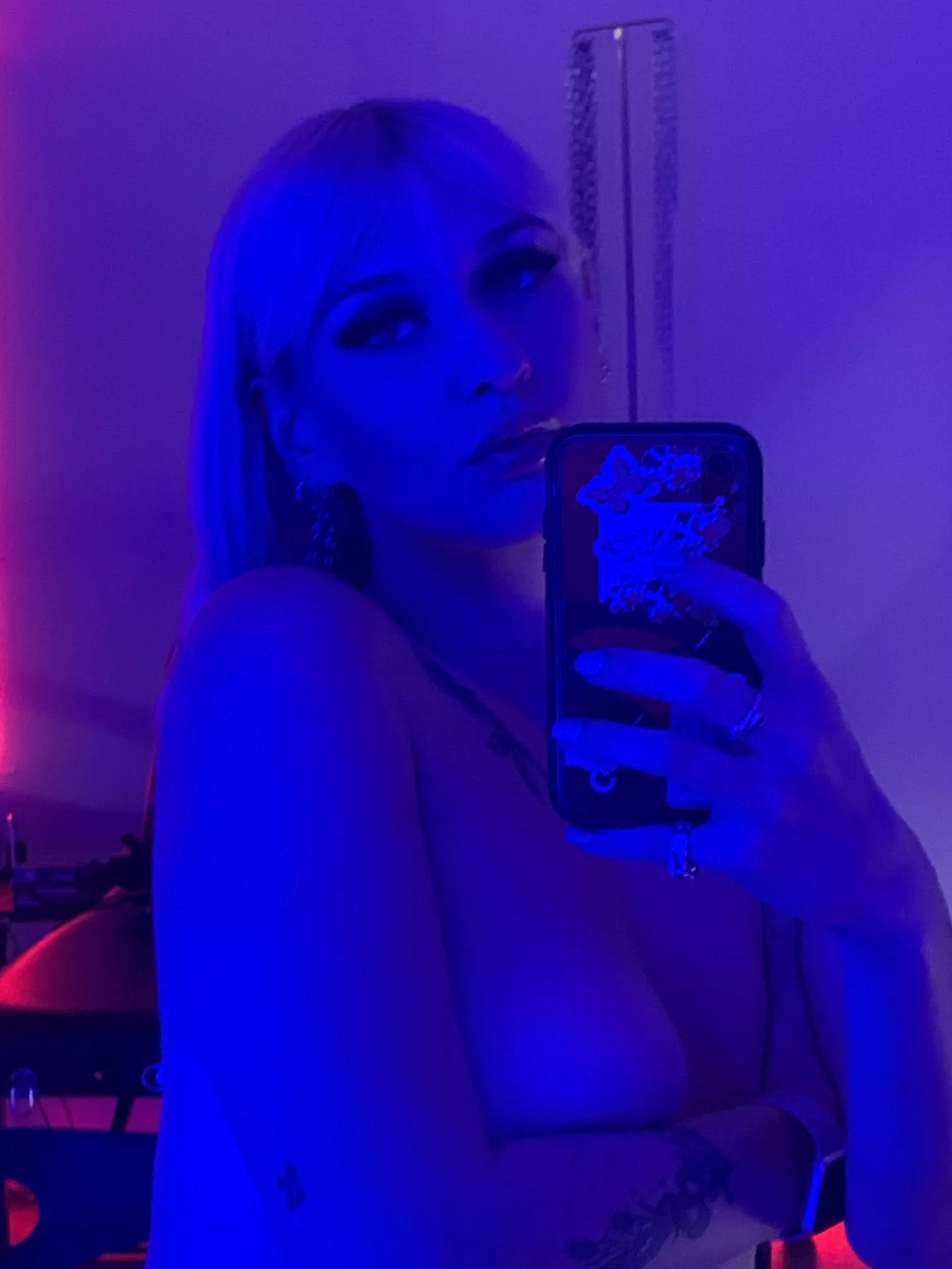 😈