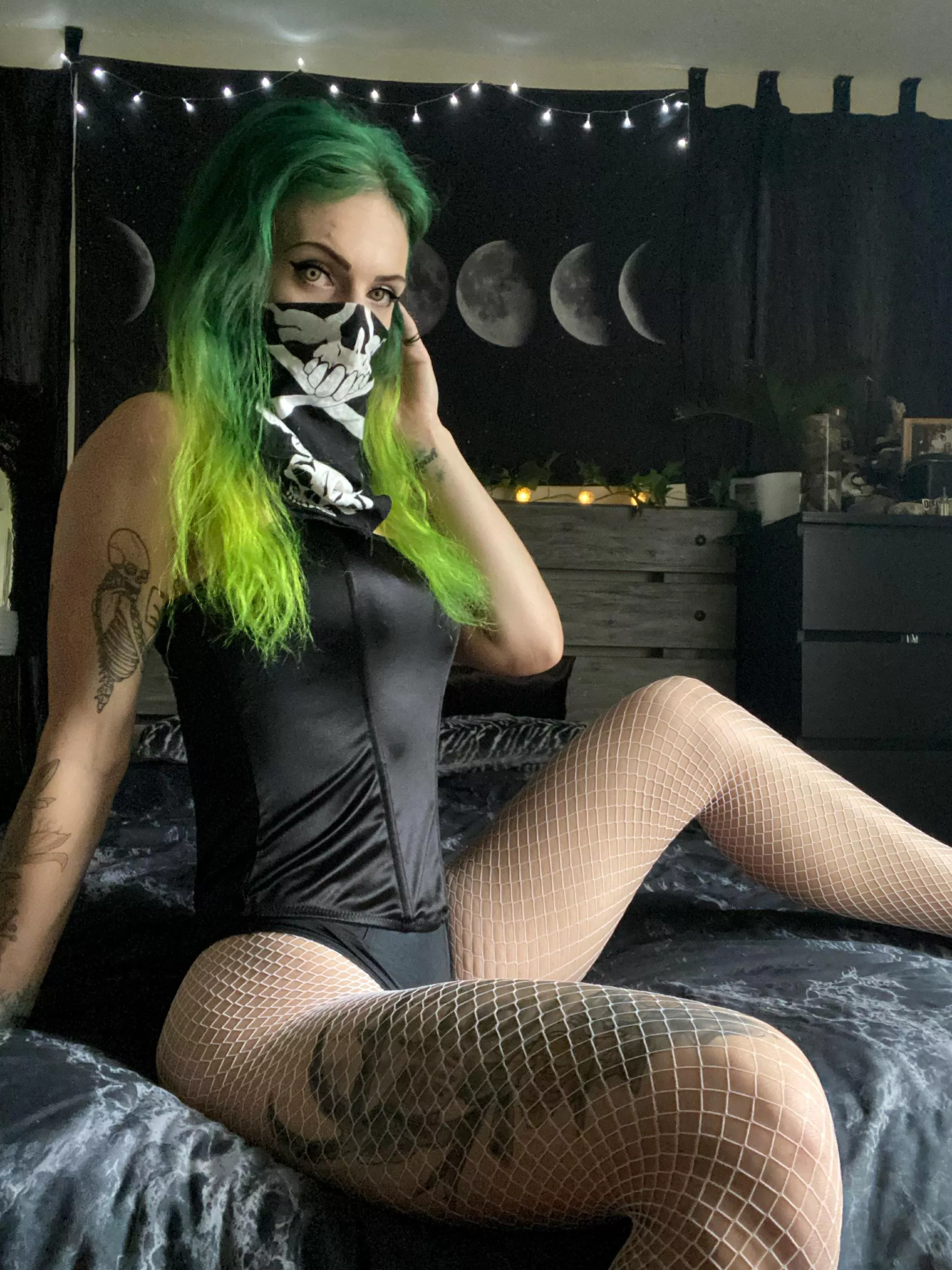 🤍💚💀💚🤍