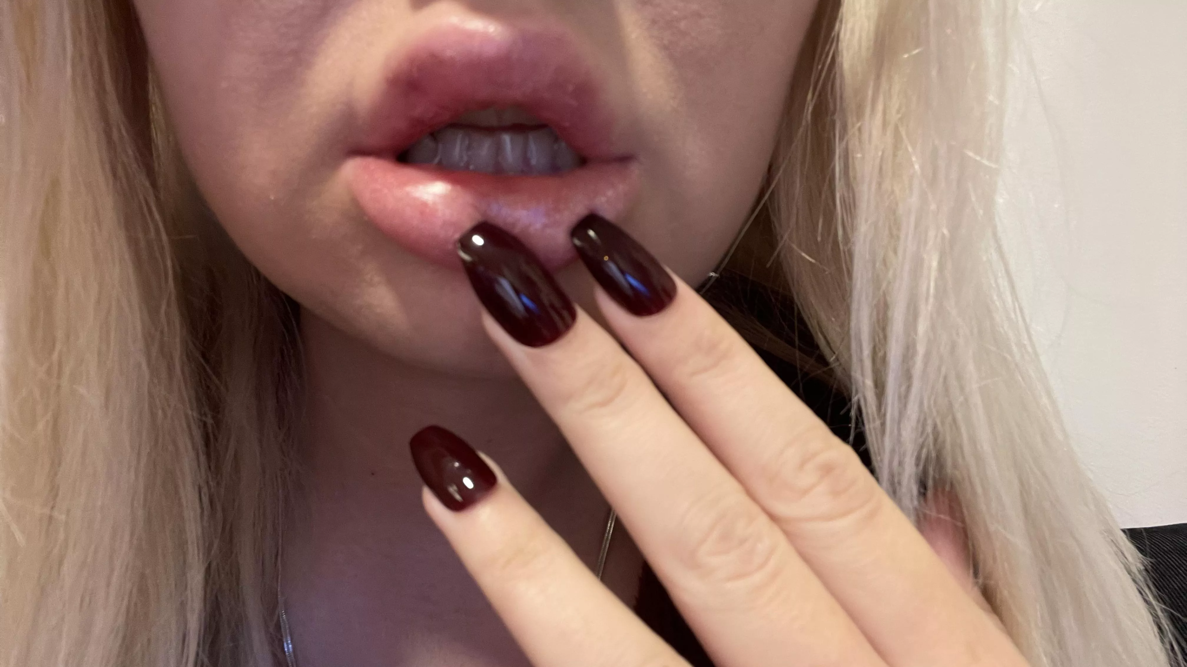 😈