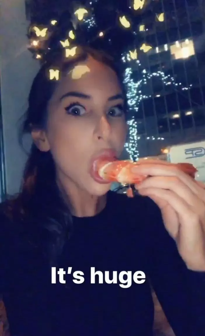 👀