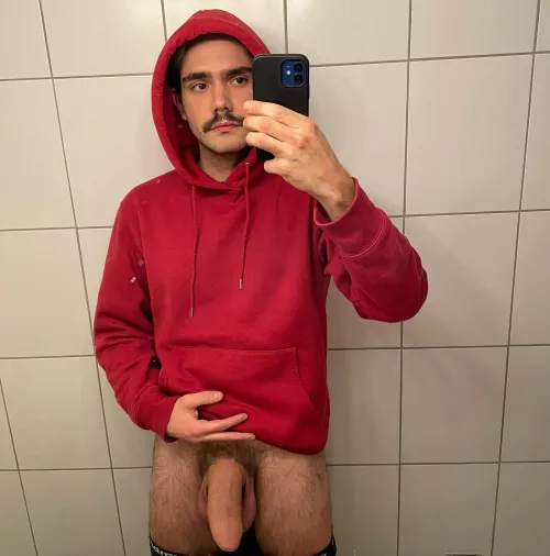 10 ⬆️ and I’ll clean the window 😂