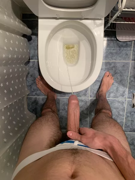 18 m UK my daily piss 🥵 it’s tough to piss with a hard on