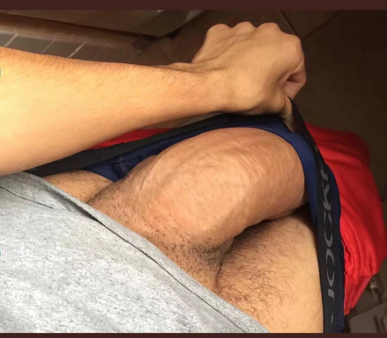 18m god pulling my shorts down in public is such a turn on 🤤love being dared to do more