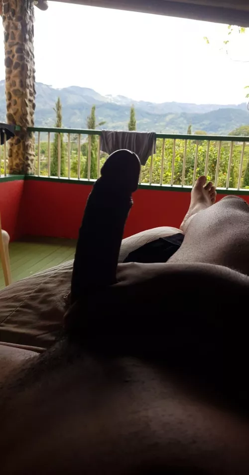 18m tried jerking off on rhe balcony of a resort for the first time..want to only jerk off outside ever since hmu