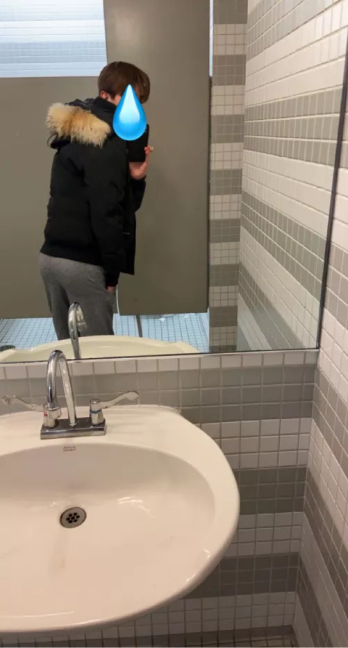 (19) first post, anyone wanna see more??