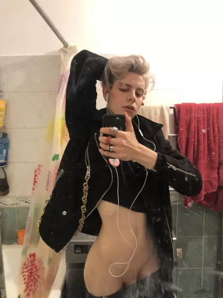 19 i know u don’t like no dick pics, but mb u’d like my face😚