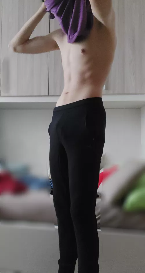 [19] I-I don't know why, I feel like someone's watching...