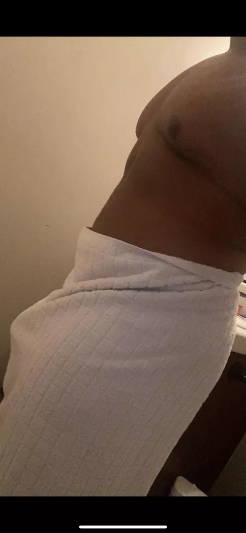 19 M chub looking for other chubs and super chubs to jerk off live with so if you’re a horny chub or super chub or have a big booty add my snap : yhungmacc01